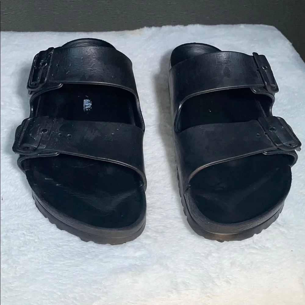 Birkenstock Black Sandals with Adjustable Straps and Contoured‎ Sole